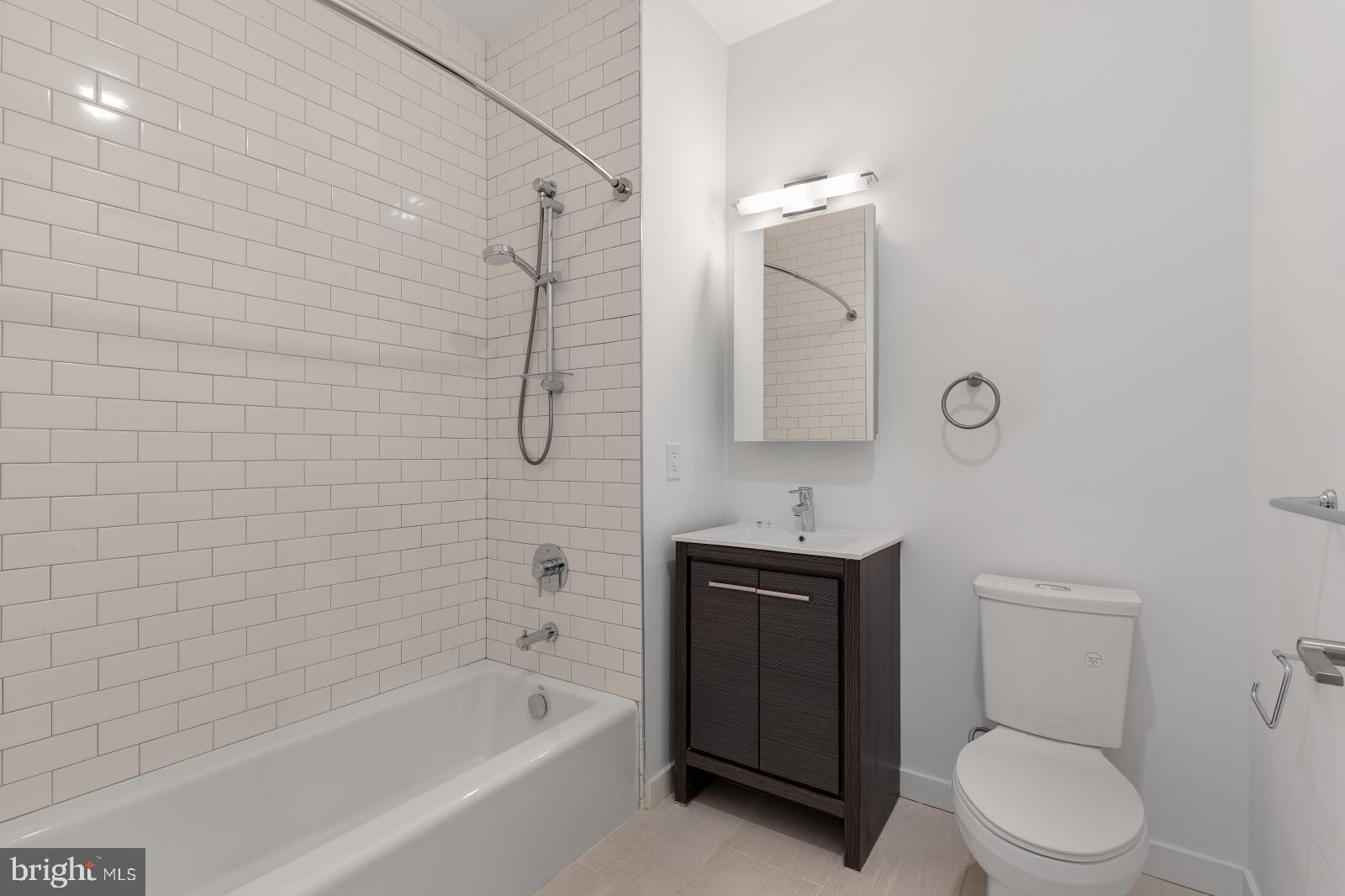 2559 Amber Street, Unit 101 Philadelphia, PA 19125 - Photo 19 of 35 a bathroom with a toilet sink vanity and bathtub