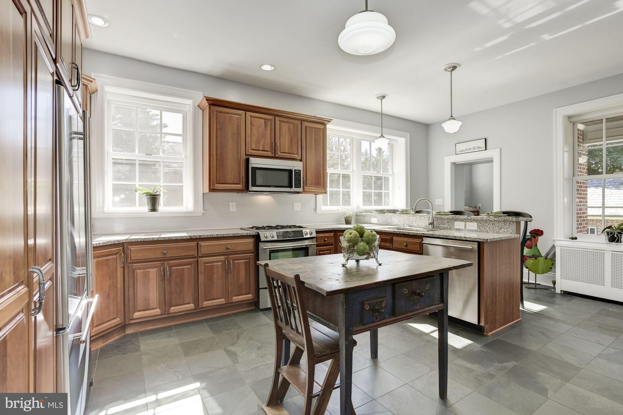 3810 Greenway Baltimore, MD 21218 - Photo 10 of 93