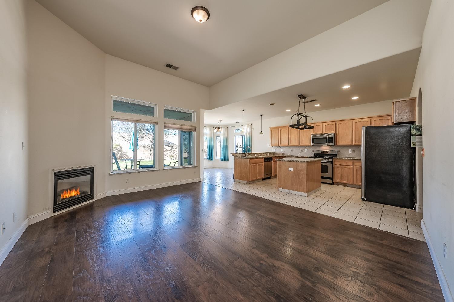 2727 Pear Tree Drive Madera, CA 93637 - Photo 5 of 36