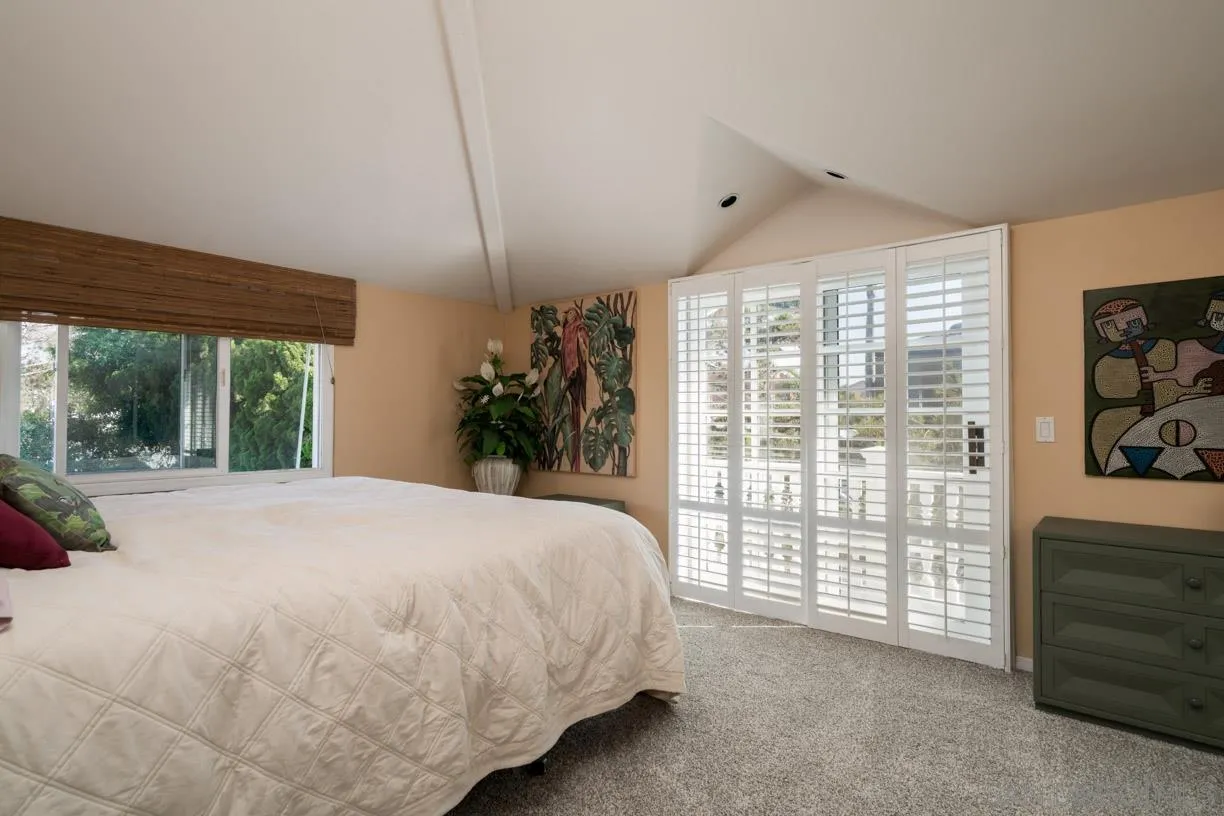 2310 Cordero Road Del Mar, CA 92014 - Photo 19 of 25 a bed sitting in a spacious bedroom next to a window