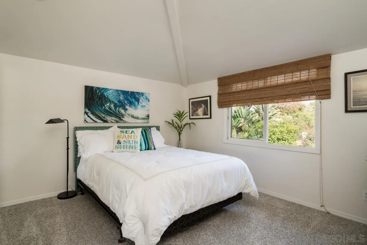 2310 Cordero Road Del Mar, CA 92014 - Photo 20 of 25 a bedroom with a large bed and a flat tv screen