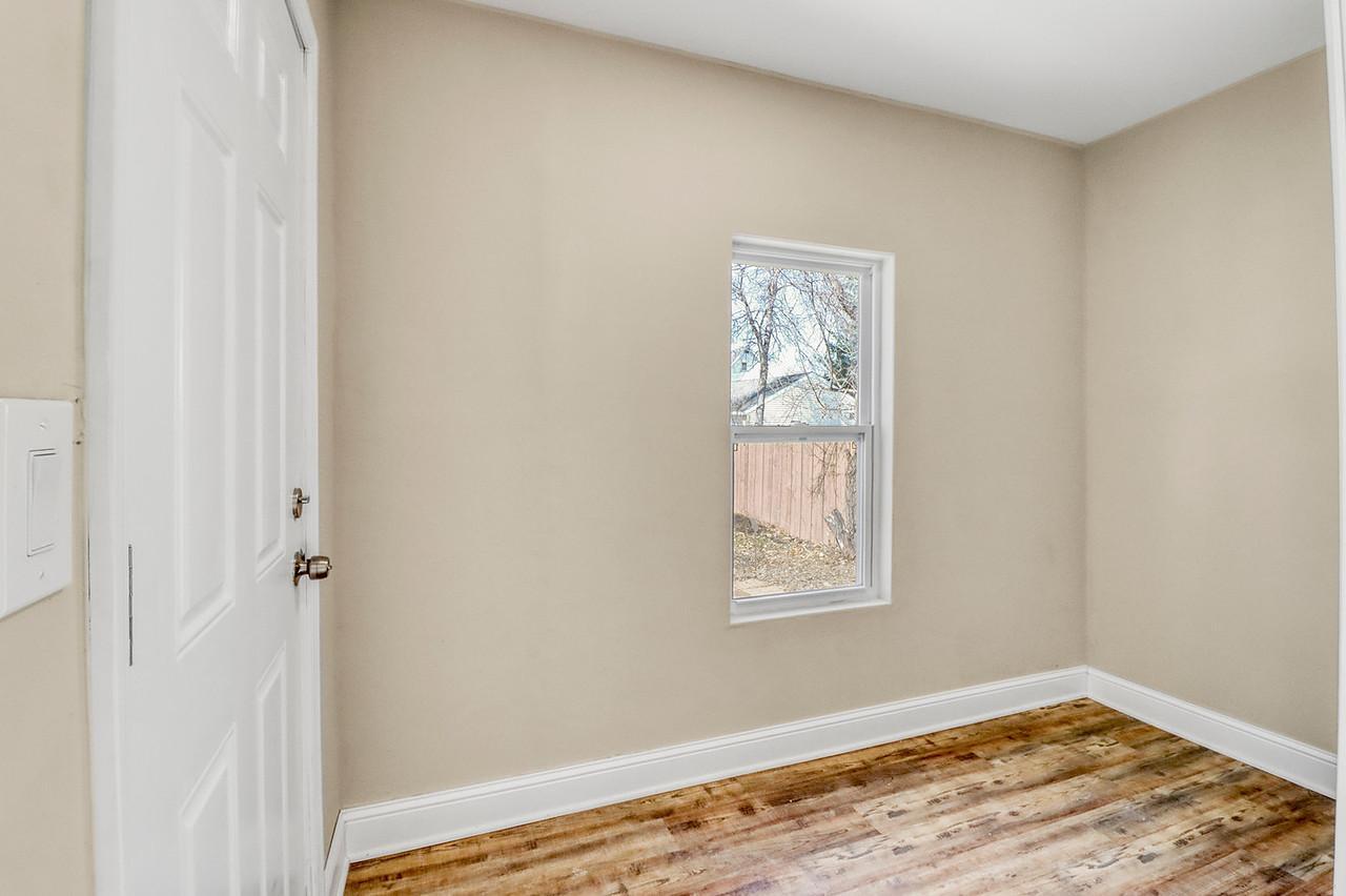 307 10th Street North Moorhead, MN 56560 - Photo 12 of 28