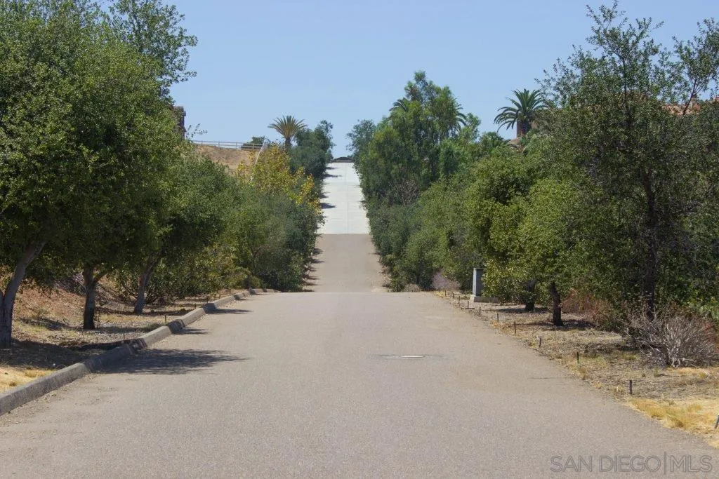 1 Murel Trail, Unit 1 Poway, CA 92064 - Photo 4 of 8 Gallery Image 4