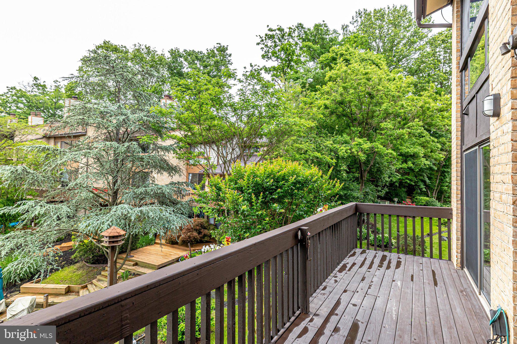 2024 Lakebreeze Way Reston, VA 20191 - Photo 27 of 95 a balcony with wooden floor and yard in the back