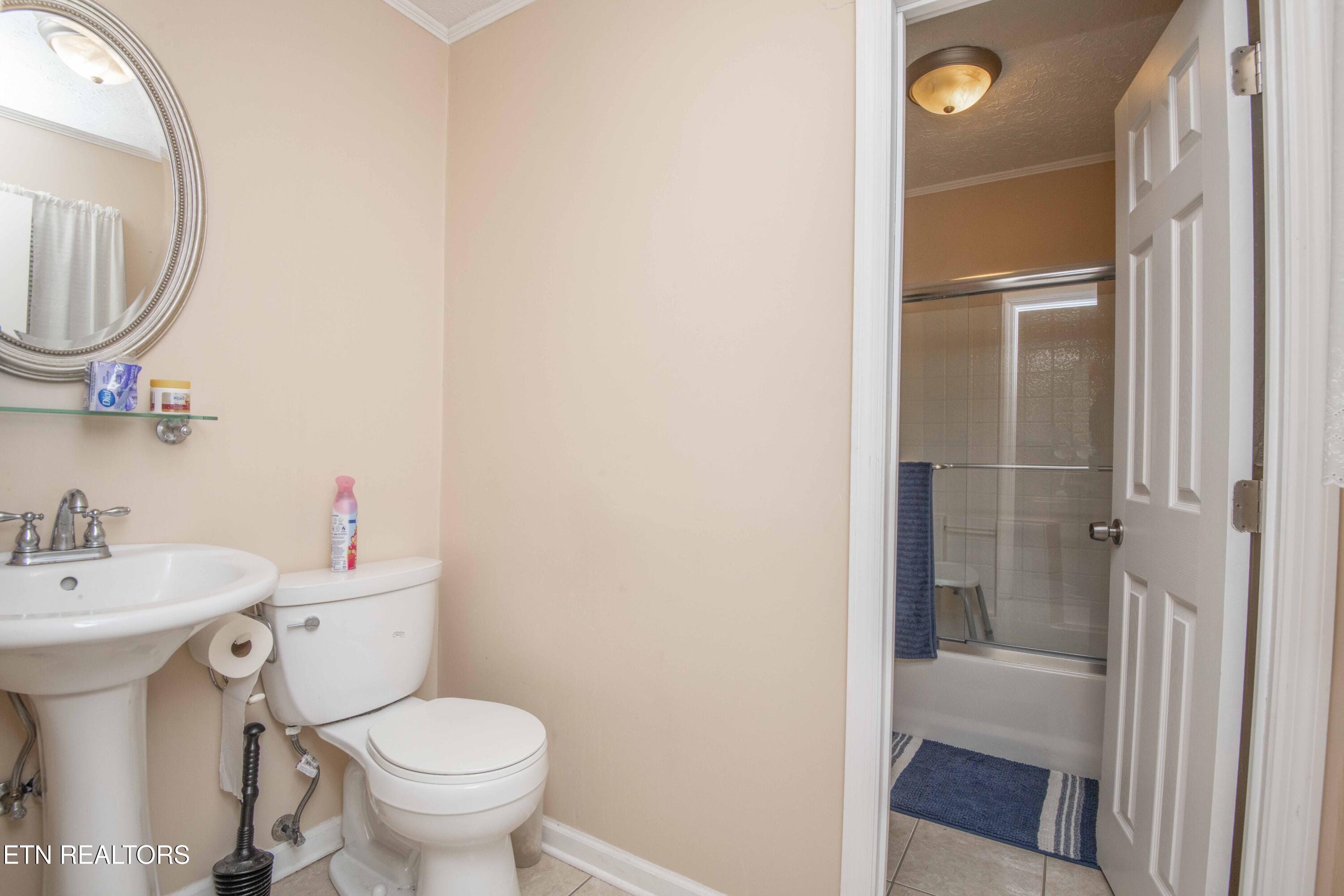 223 White Oak Lane Heiskell, TN 37754 - Photo 27 of 43 second bath_1