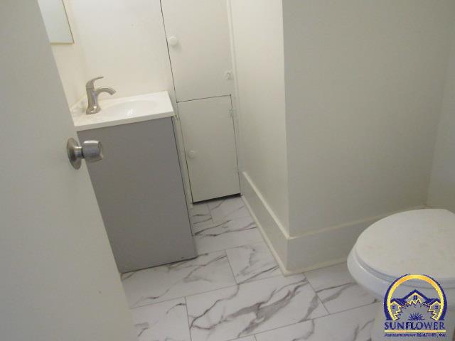 612 Southwest 5th Street Topeka, KS 66603 - Photo 14 of 18 Half bath (new)