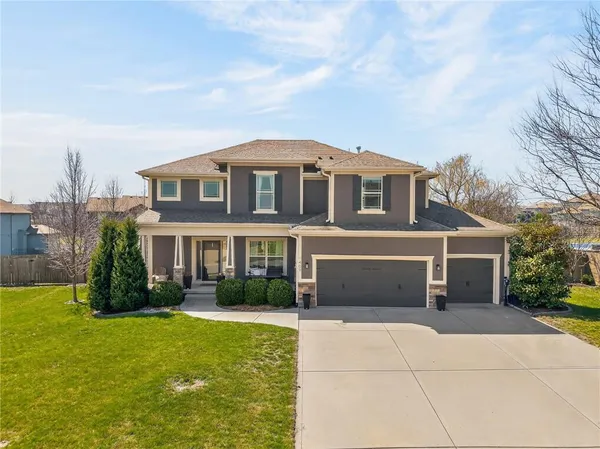 $559,900 | 1409 Southwest Whistle Drive, Lee's Summit, MO 64082