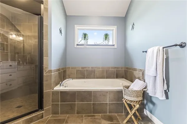 $559,900 | 1409 Southwest Whistle Drive, Lee's Summit, MO 64082
