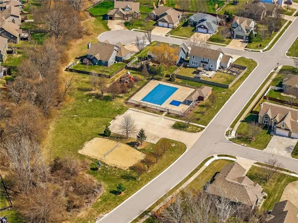 $559,900 | 1409 Southwest Whistle Drive, Lee's Summit, MO 64082