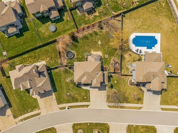 $559,900 | 1409 Southwest Whistle Drive, Lee's Summit, MO 64082