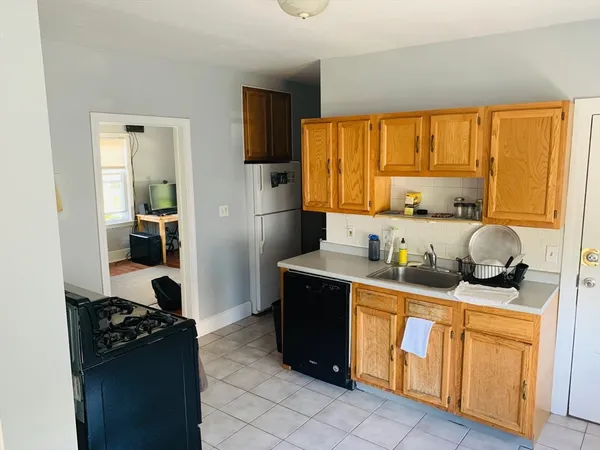 $2,800 | 48 Cypress Street, Unit 2, Watertown, MA 02472