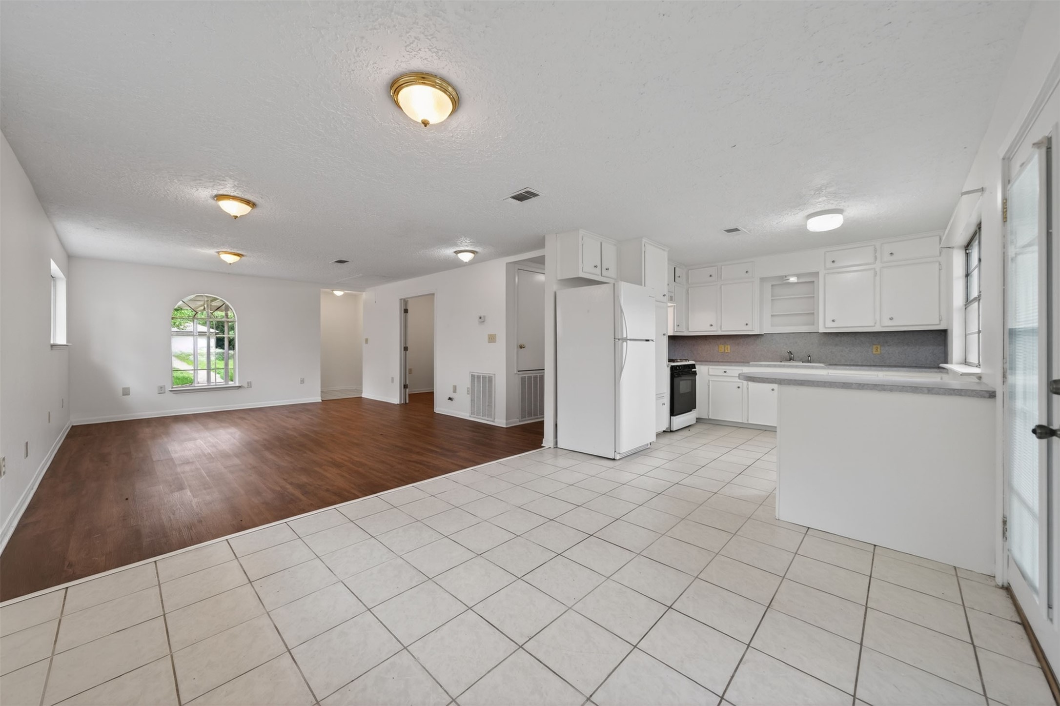 418 Texas Street Tomball, TX 77375 - Photo 14 of 31 (Virtually staged/AI enhanced). Image does not represent actual property as is.