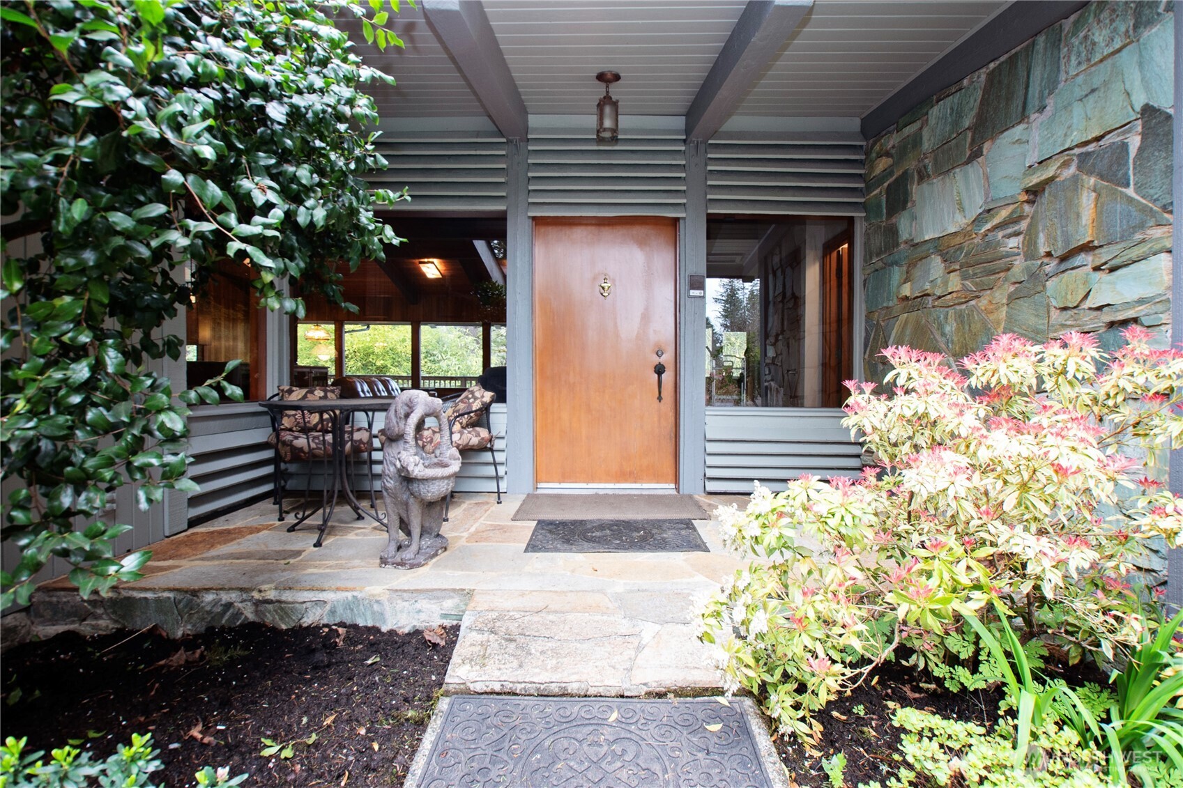 5727 Kinney Road Southwest Olympia, WA 98512 - Photo 2 of 38 Gallery Image 2