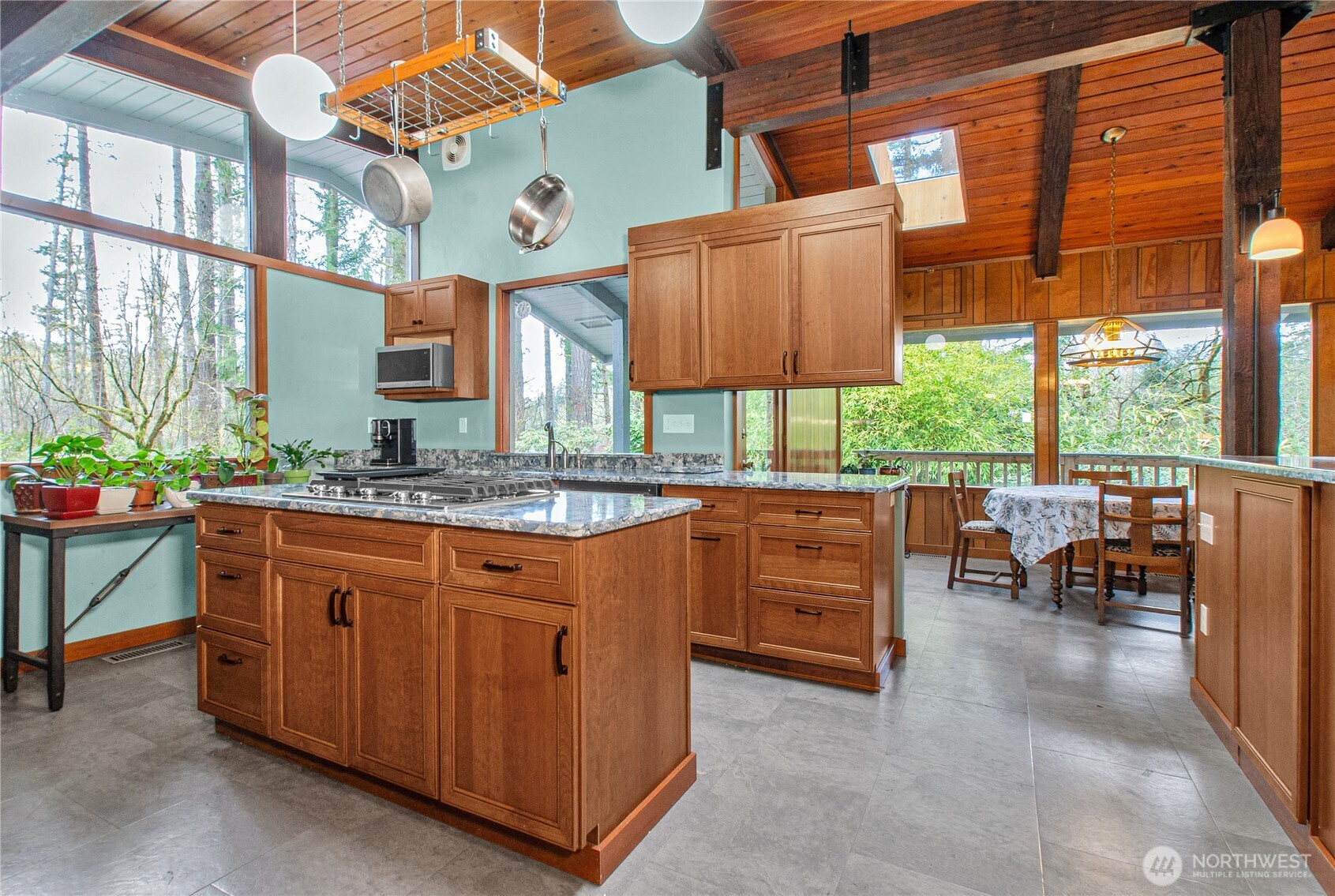 5727 Kinney Road Southwest Olympia, WA 98512 - Photo 7 of 38 Gallery Image 7