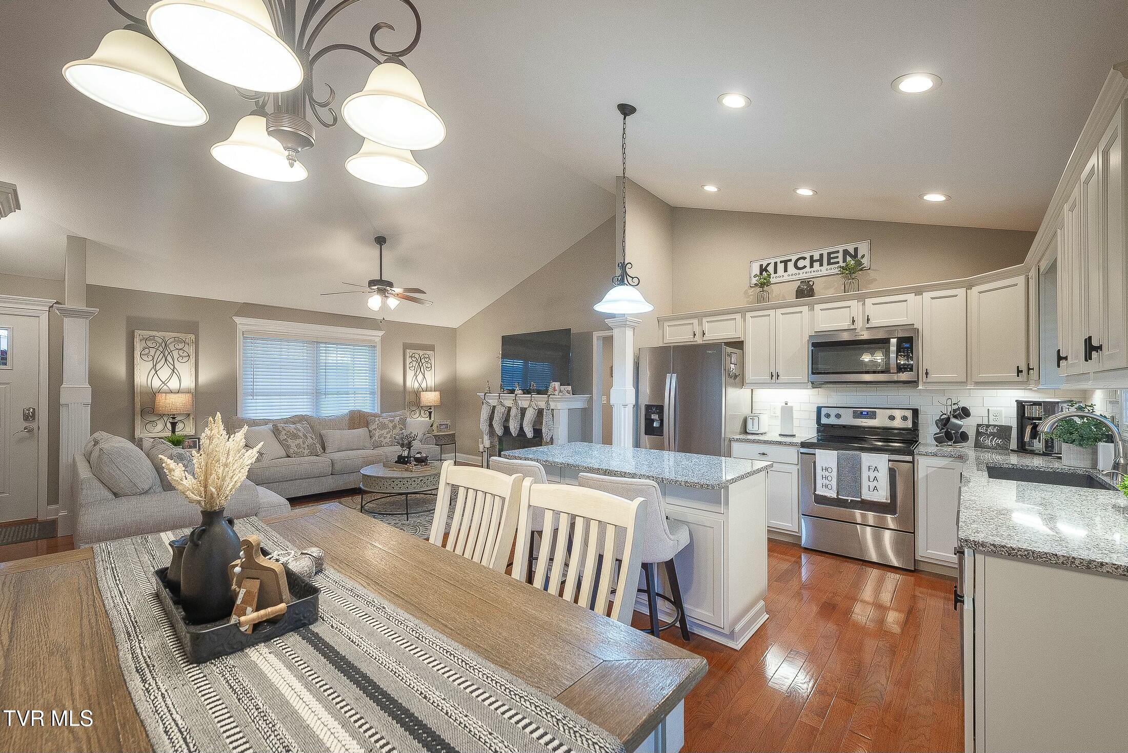206 Crest Drive Mount Carmel, TN 37645 - Photo 16 of 63 Kitchen/Dining Room
