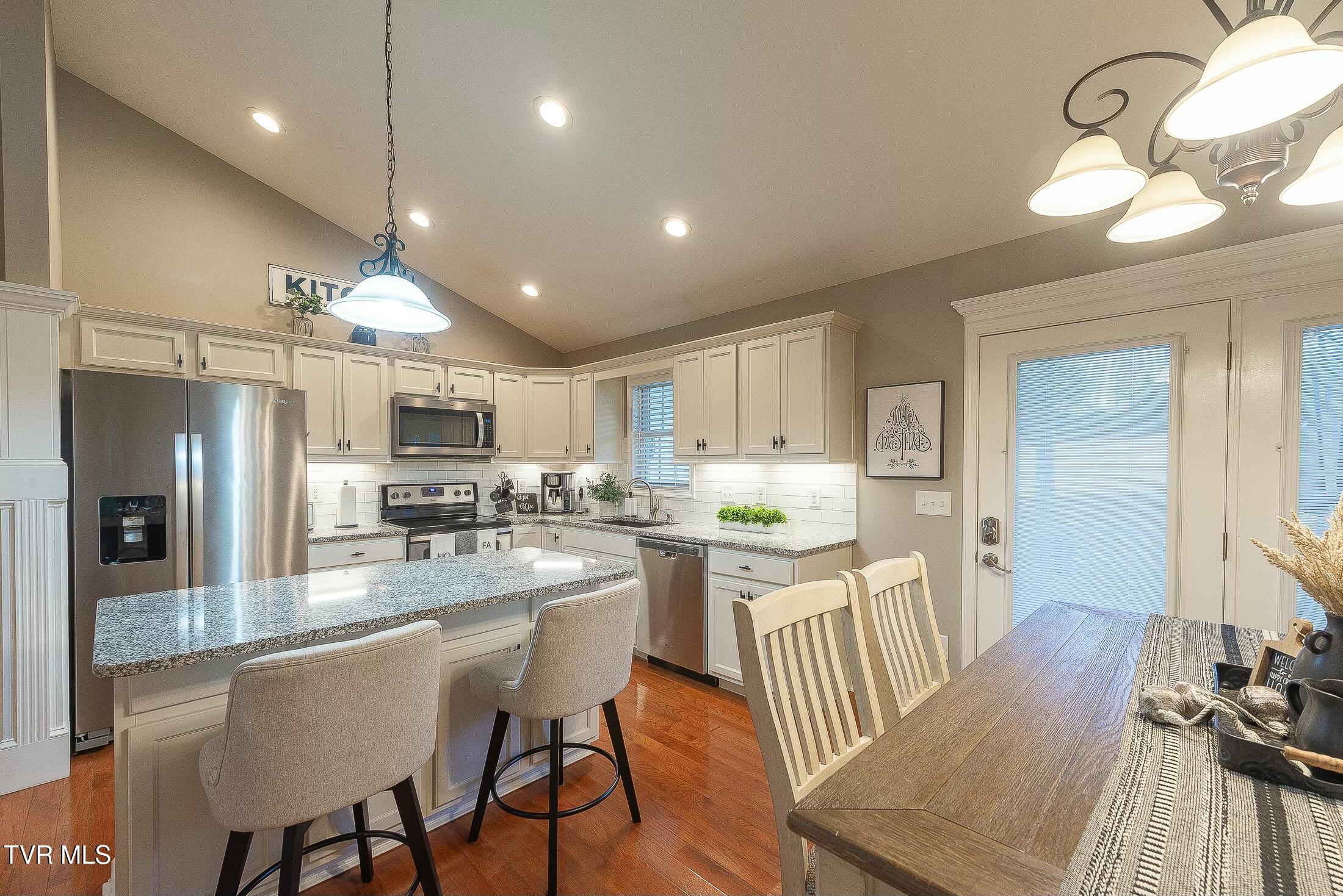 206 Crest Drive Mount Carmel, TN 37645 - Photo 17 of 63 Kitchen/Dining Room