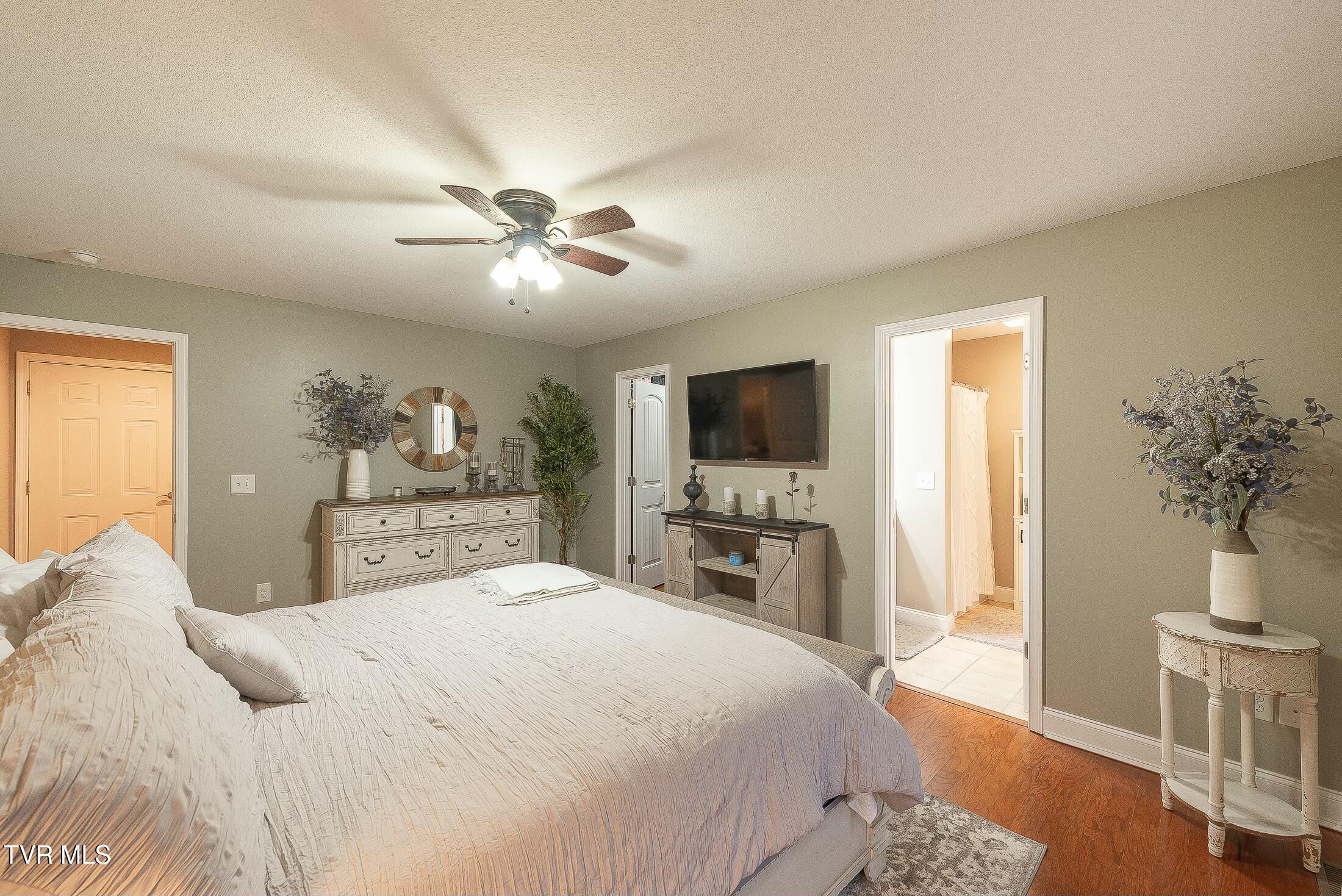 206 Crest Drive Mount Carmel, TN 37645 - Photo 26 of 63 Primary Bedroom
