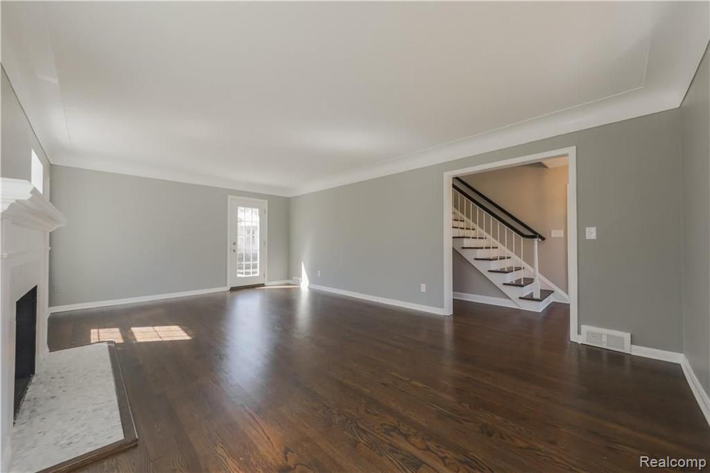 251 Lothrop Road Grosse Pointe Farms, MI 48236 - Photo 7 of 29