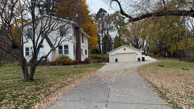 $385,000 | 1895 Howard Street North, Maplewood, MN 55109