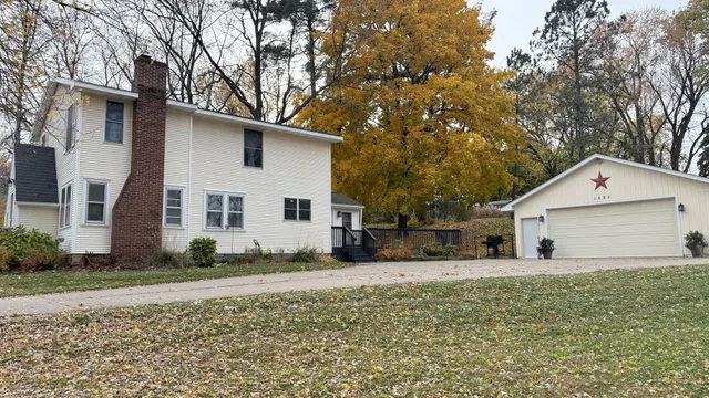 $385,000 | 1895 Howard Street North, Maplewood, MN 55109