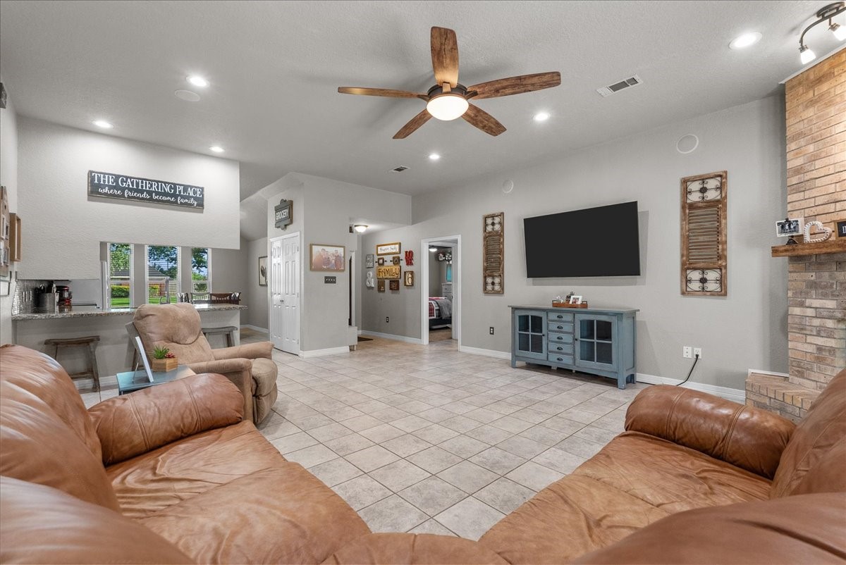 14018 Cimarron Road Santa Fe, TX 77517 - Photo 7 of 24