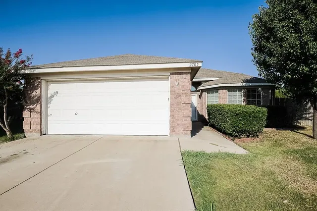 $2,050 | 2705 Wildridge Court, Fort Worth, TX 76108