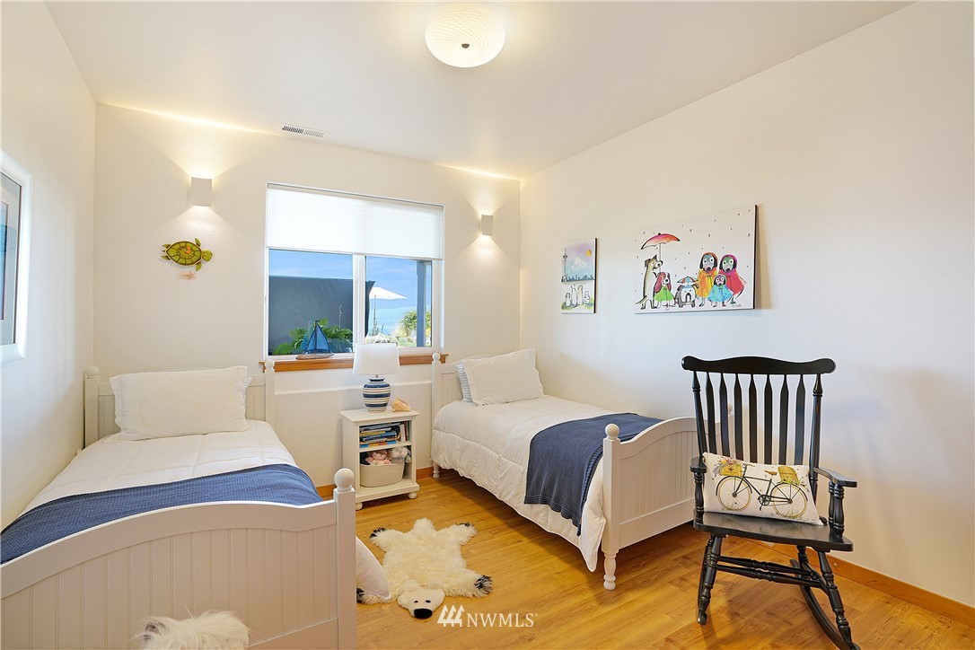 4844 G Loop Bow, WA 98232 - Photo 33 of 40 a spacious bedroom with two beds and a table