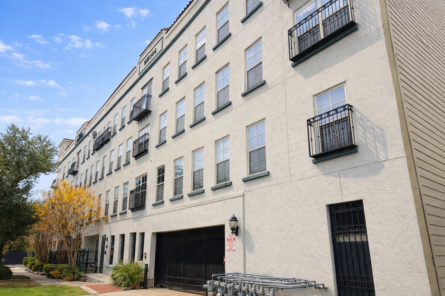 2216 Chenevert Street, Unit 6 Houston, TX 77003 - Photo 25 of 29 Gated parking and private pedestrian entrance.