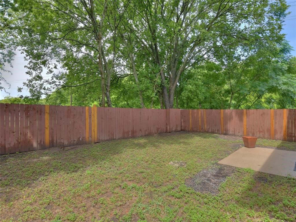 5516 Steven Creek Way Austin, TX 78721 - Photo 31 of 32