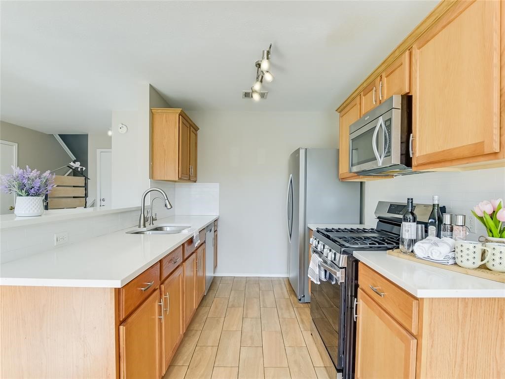 5516 Steven Creek Way Austin, TX 78721 - Photo 4 of 32