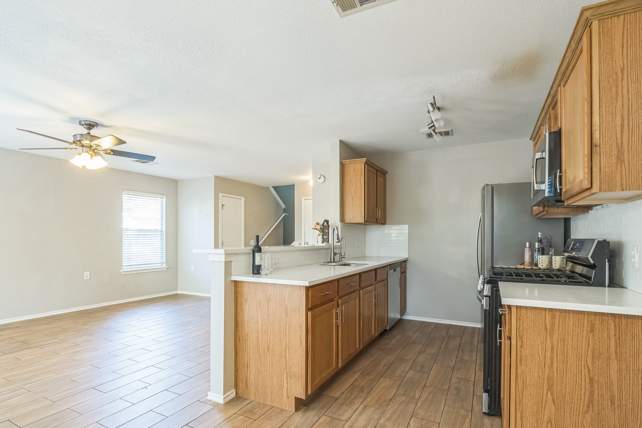 5516 Steven Creek Way Austin, TX 78721 - Photo 5 of 32