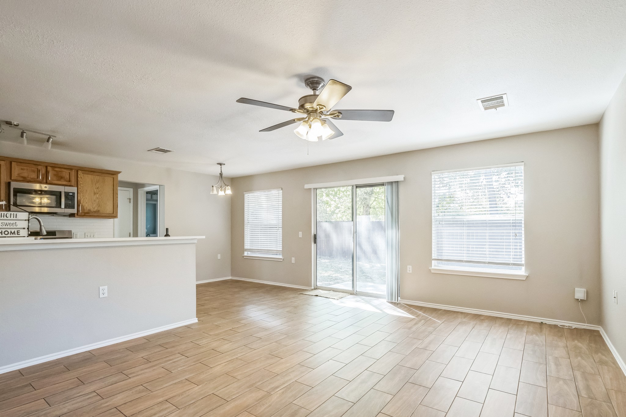 5516 Steven Creek Way Austin, TX 78721 - Photo 8 of 32