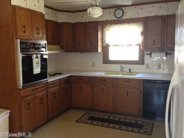 770 Muddy Creek Road Clemmons, NC 27012 - Photo 3 of 15 Kitchen.