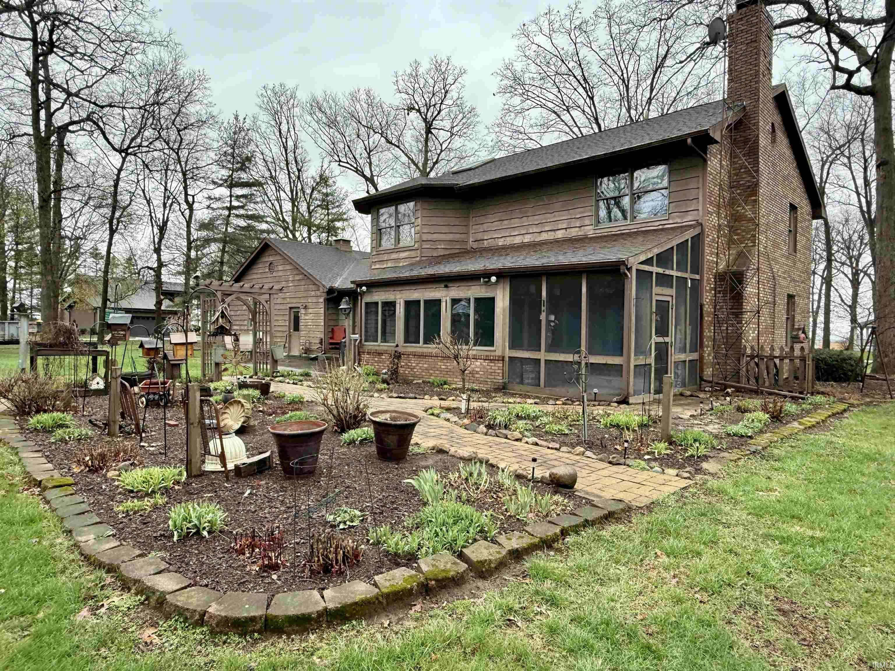 971 South Prairiewood Drive Rochester, IN 46975 - Photo 3 of 34