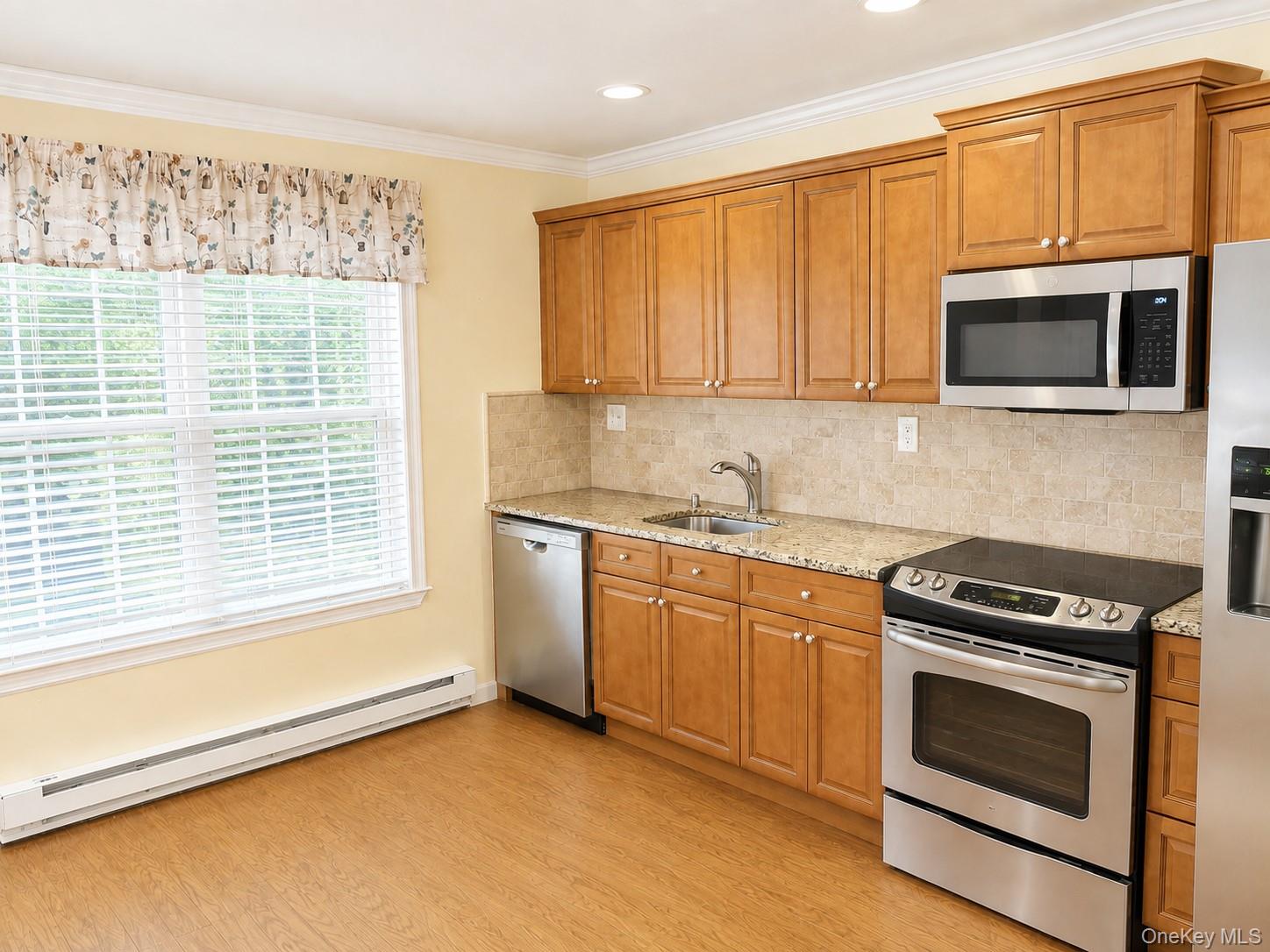 463 B Oldham Court Ridge, NY 11961 - Photo 8 of 26 Gallery Image 8