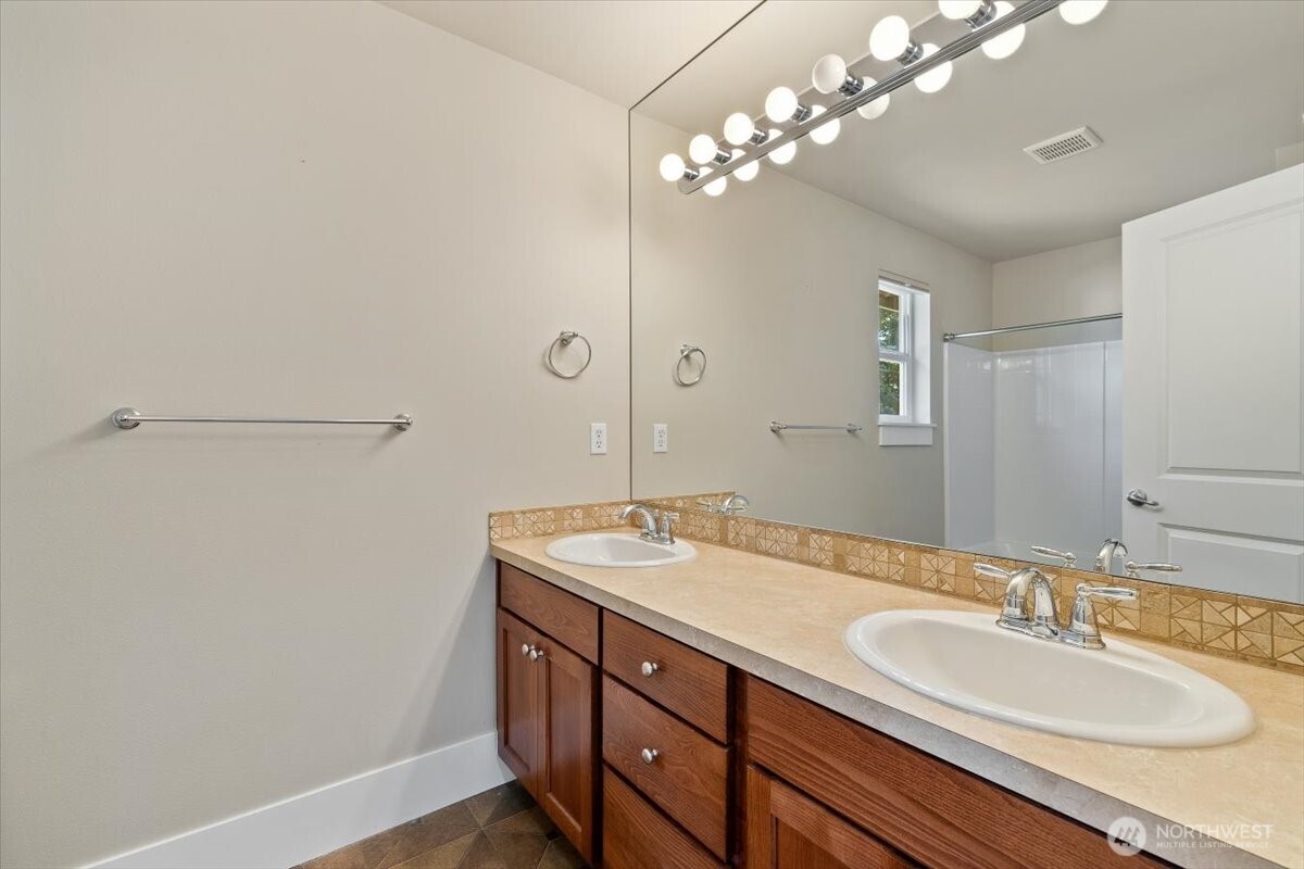 907 Ilwaco Place Northeast Renton, WA 98059 - Photo 25 of 36 Gallery Image 25