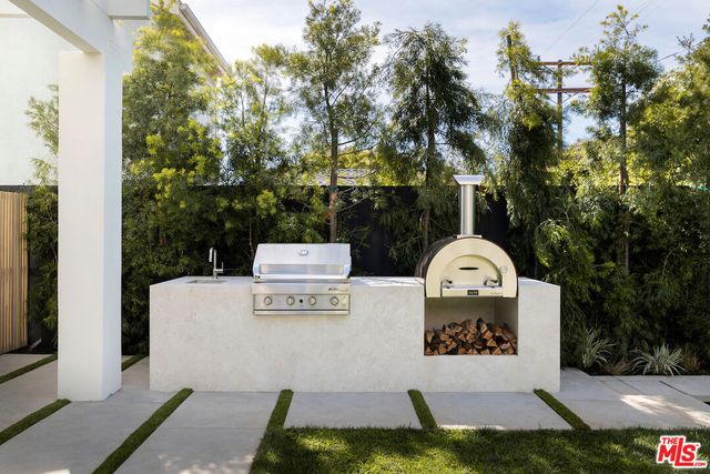 $8,360,000 | 1047 Chautauqua Boulevard, Pacific Palisades, CA 90272