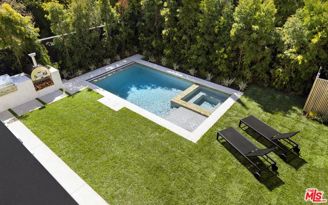 $8,360,000 | 1047 Chautauqua Boulevard, Pacific Palisades, CA 90272