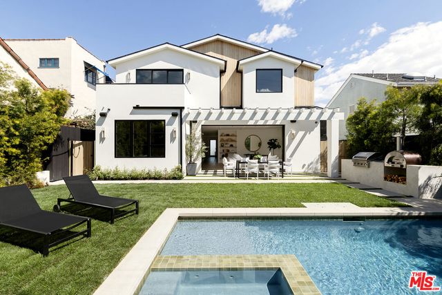 $8,360,000 | 1047 Chautauqua Boulevard, Pacific Palisades, CA 90272