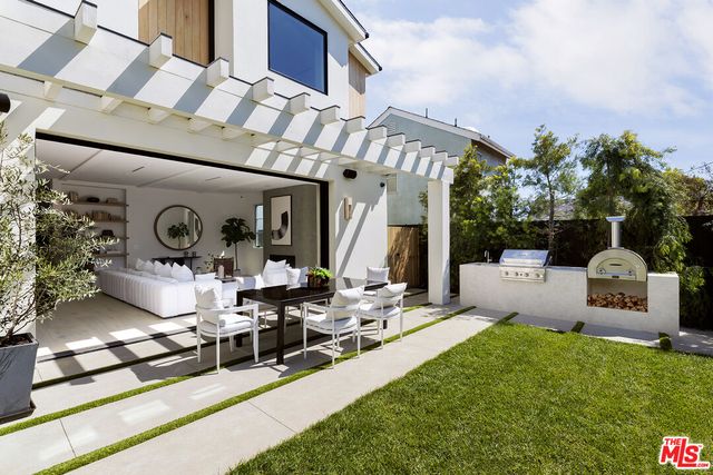 $8,360,000 | 1047 Chautauqua Boulevard, Pacific Palisades, CA 90272