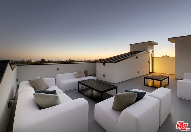 $8,360,000 | 1047 Chautauqua Boulevard, Pacific Palisades, CA 90272