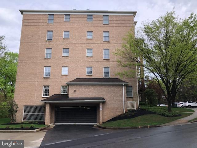 12300 Rosslare Ridge Road, Unit 404 Lutherville-Timonium, MD 21093 - Photo 28 of 33 Side Loading Garage Entry