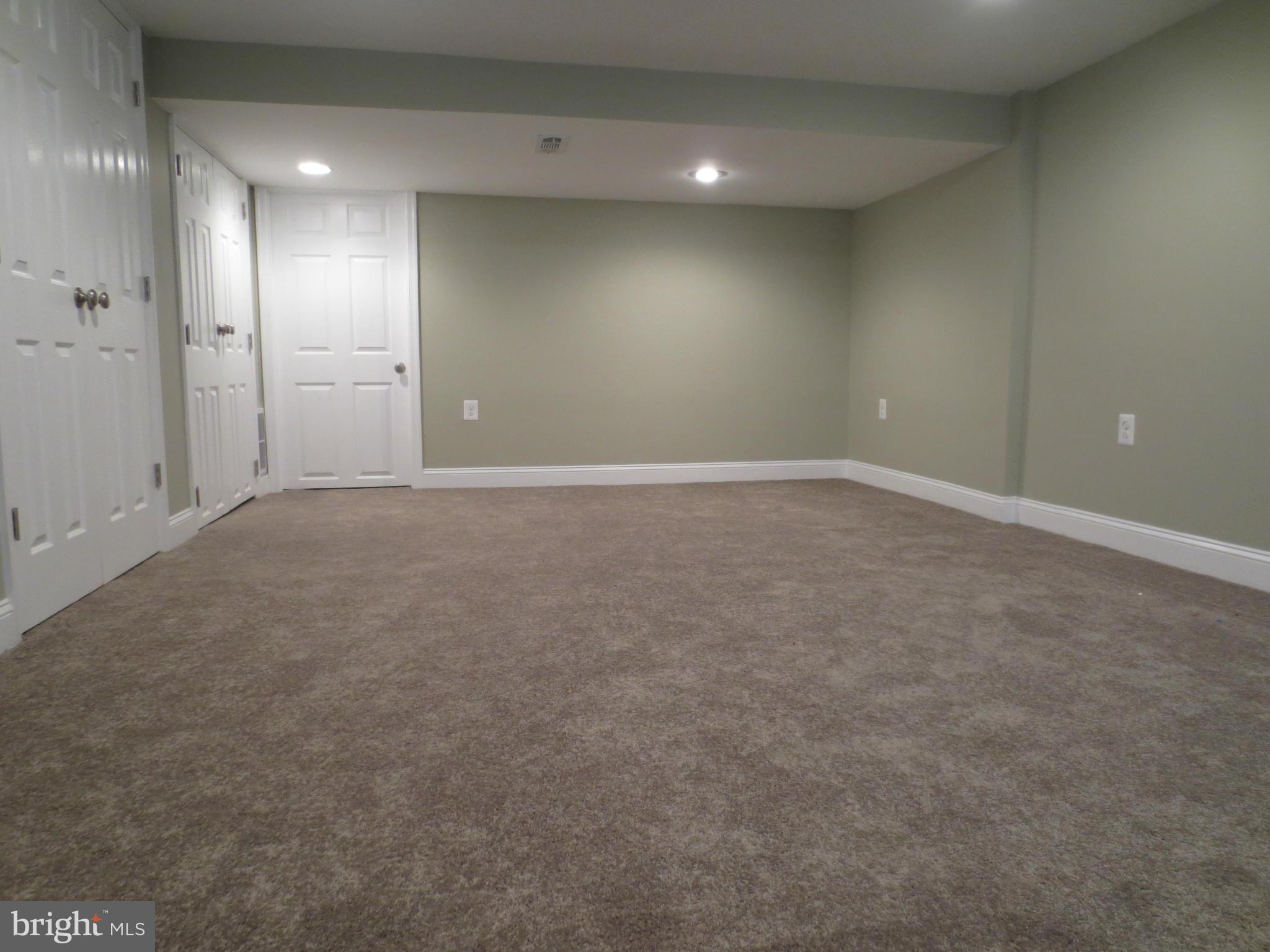 1704 Heathfield Road Baltimore, MD 21239 - Photo 18 of 28 Large Family Room