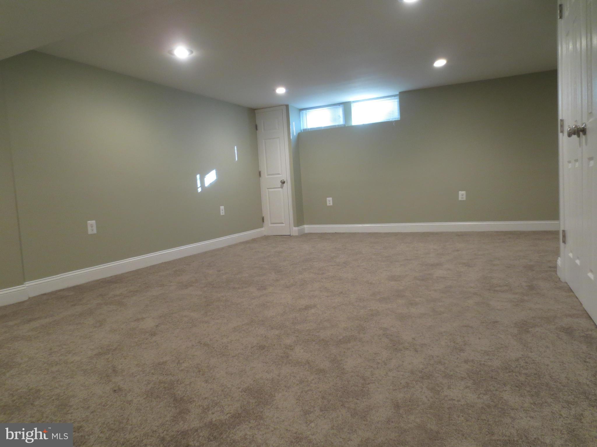 1704 Heathfield Road Baltimore, MD 21239 - Photo 19 of 28 Large Family Room