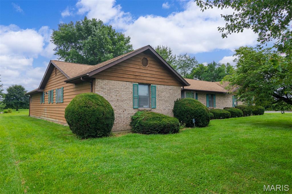 1104 Summerfield Road St. Jacob, IL 62281 - Photo 2 of 31 Gallery Image 2