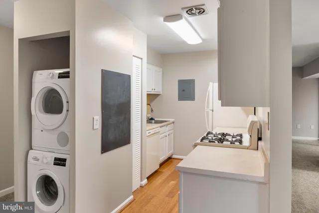 a kitchen that has a washer and dryer in it