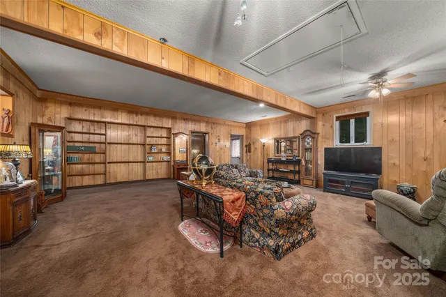 $612,500 | 335 Lake Cir Drive, Hendersonville, NC 28792