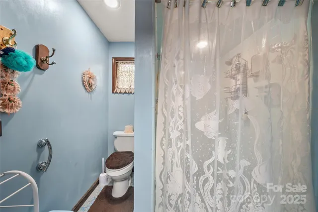 $612,500 | 335 Lake Cir Drive, Hendersonville, NC 28792