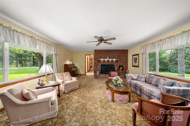 $612,500 | 335 Lake Cir Drive, Hendersonville, NC 28792