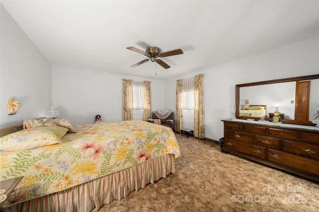 $612,500 | 335 Lake Cir Drive, Hendersonville, NC 28792